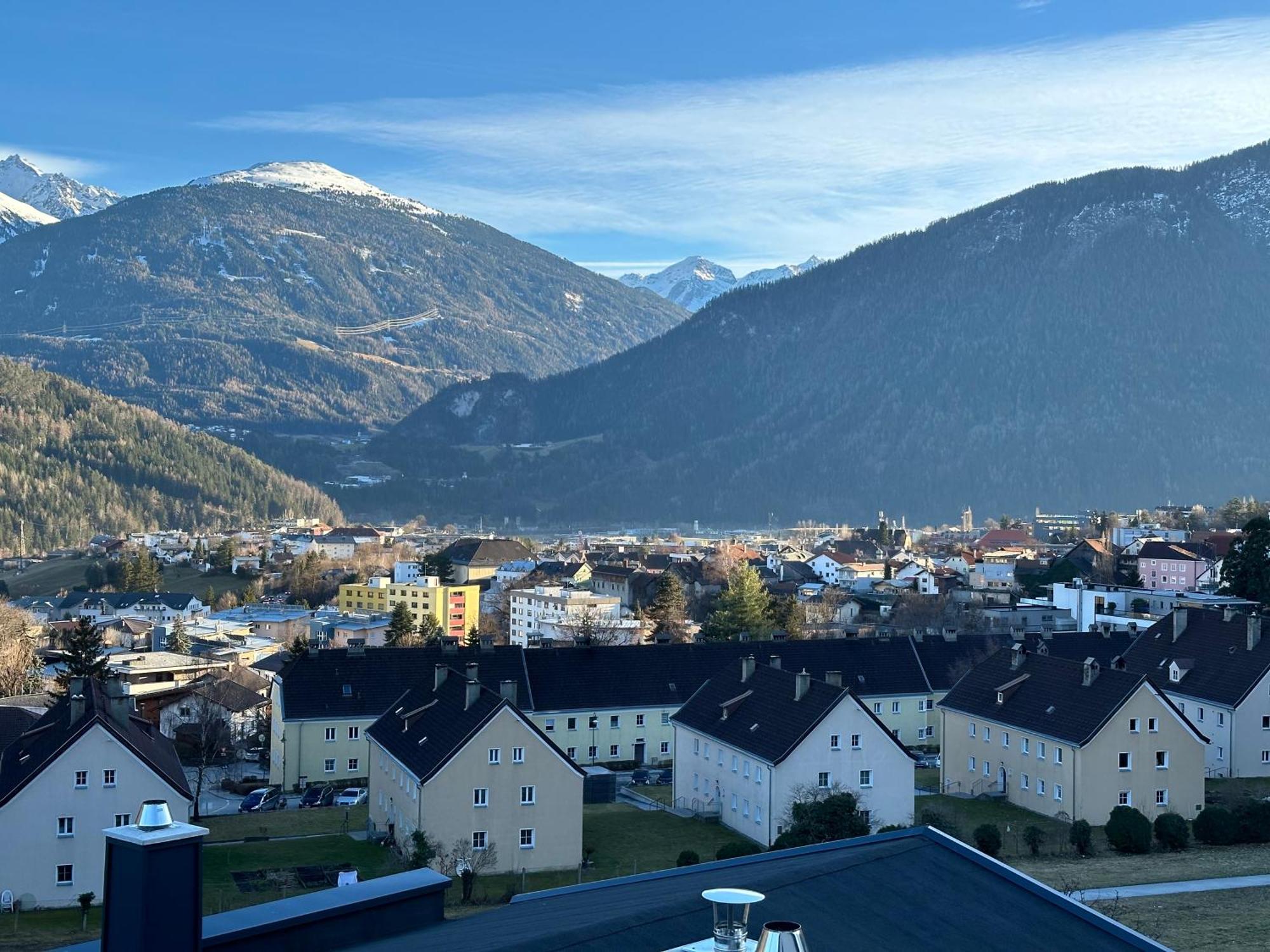 Geraeumiges Sonniges Apartment Mit Bergblick Imst Eksteriør billede